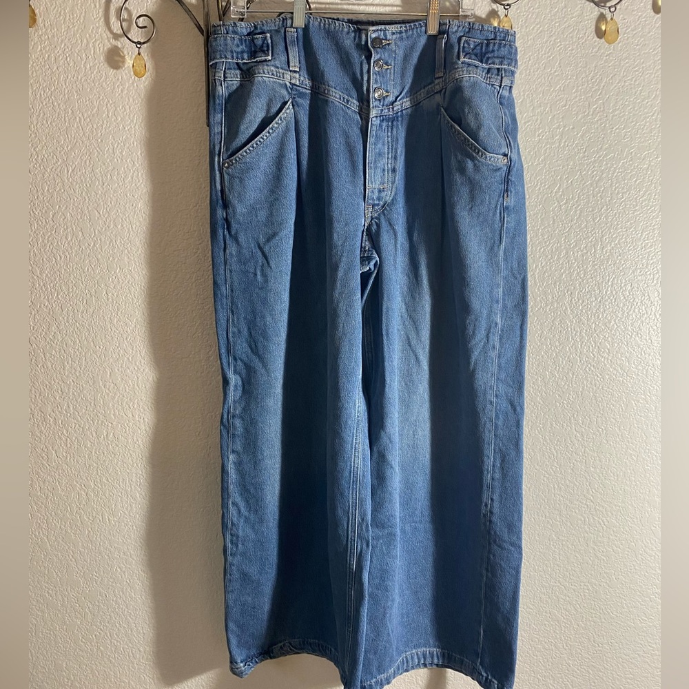 We The Free Super Sweeper Wide Leg denim jeans. Hard to find. Size Large